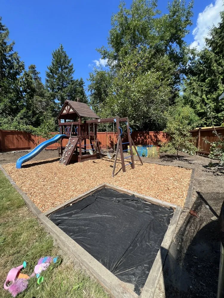 Custom lawn mowing service in Kirkland, WA by Everlane Landscaping