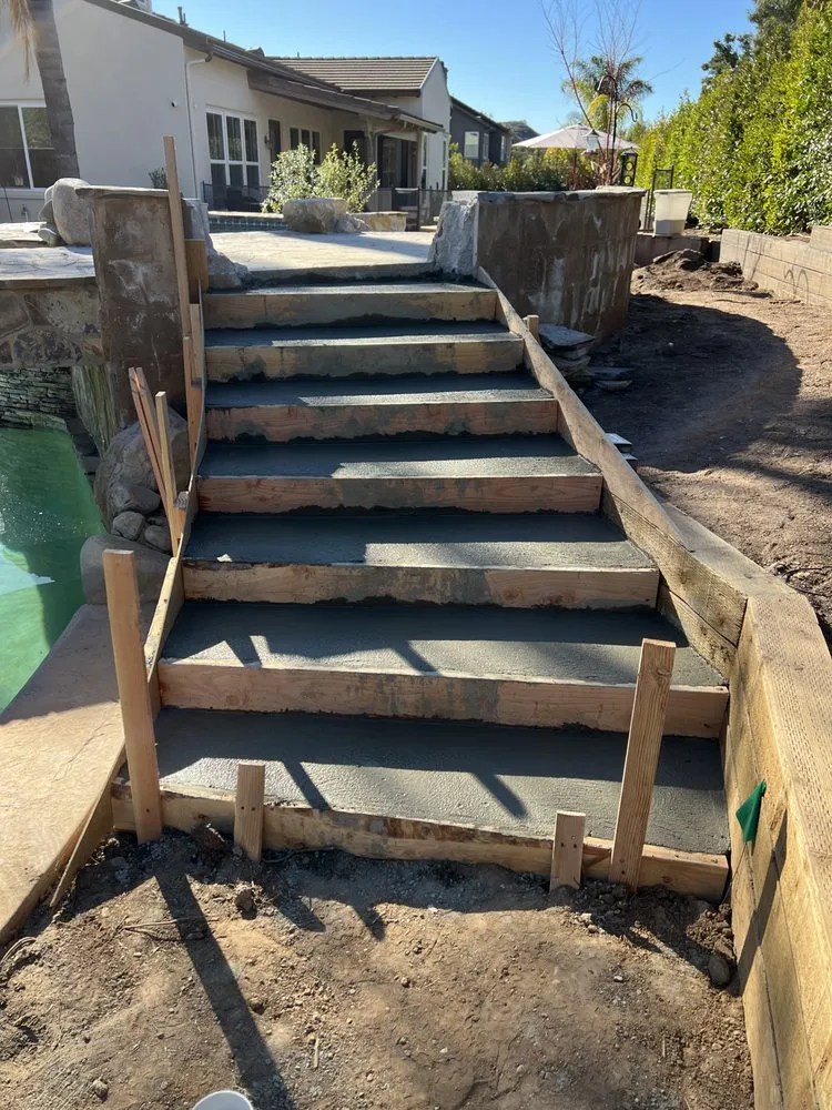 Reliable lawn care service in San Fernando Valley, CA by Everlast catrin Landscape & Design