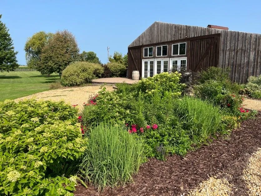 Custom residential landscaping in DeWitt, IA by Everlasting Landscape