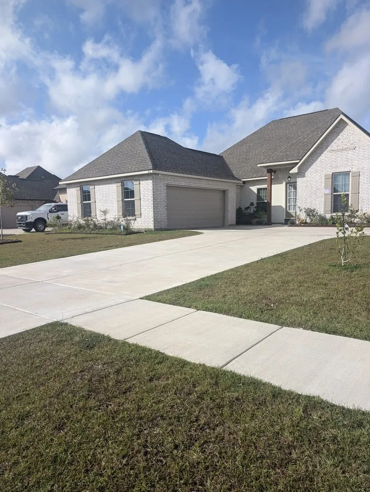 Professional residential landscaping in Lafayette, LA - Everlush Lawn Care