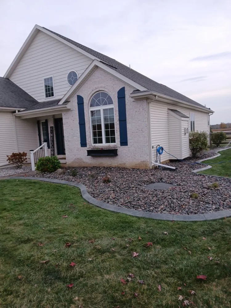 Top-rated yard cleanup service in Toledo, OH by Everly's Elite Services