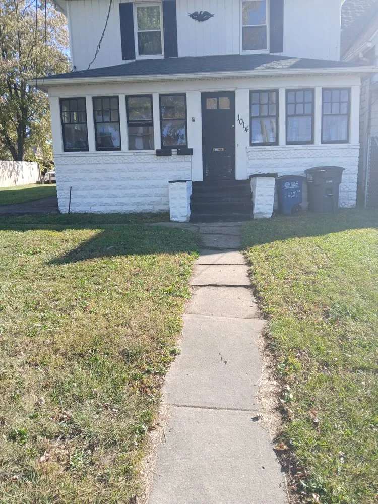 Reliable landscape design experts serving Toledo, OH - Everly's Elite Services