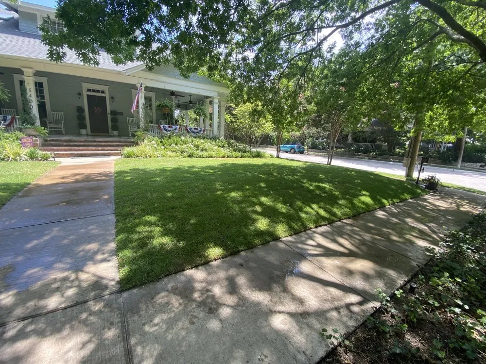 Expert garden landscaping in Dallas, TX - Ever's Lawn & Landscape