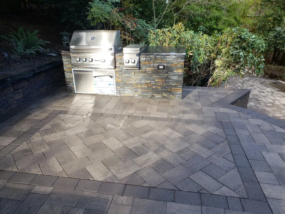 Top-rated lawn mowing service in Spanaway, WA by Ever's Pavers