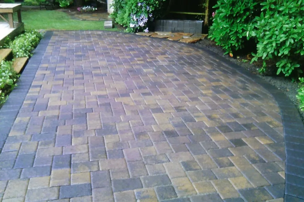 Top-rated lawn mowing service in Spanaway, WA - Ever's Pavers