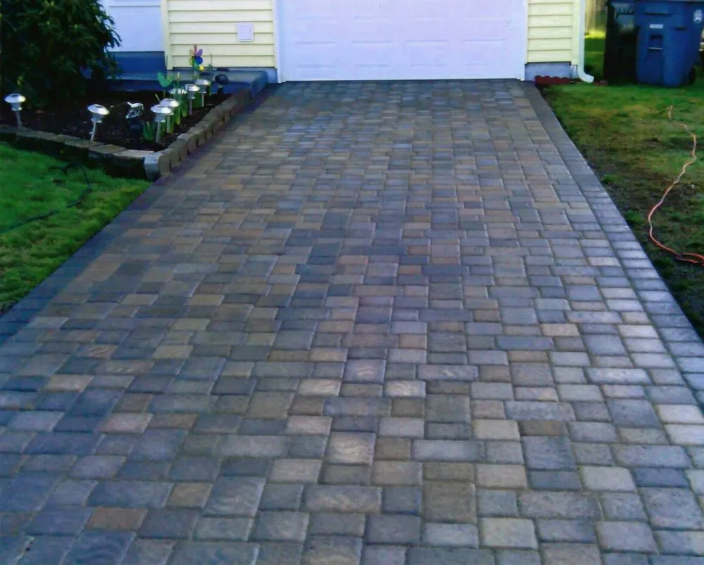 Affordable lawn care service for beautiful yards across Spanaway, WA - Ever's Pavers