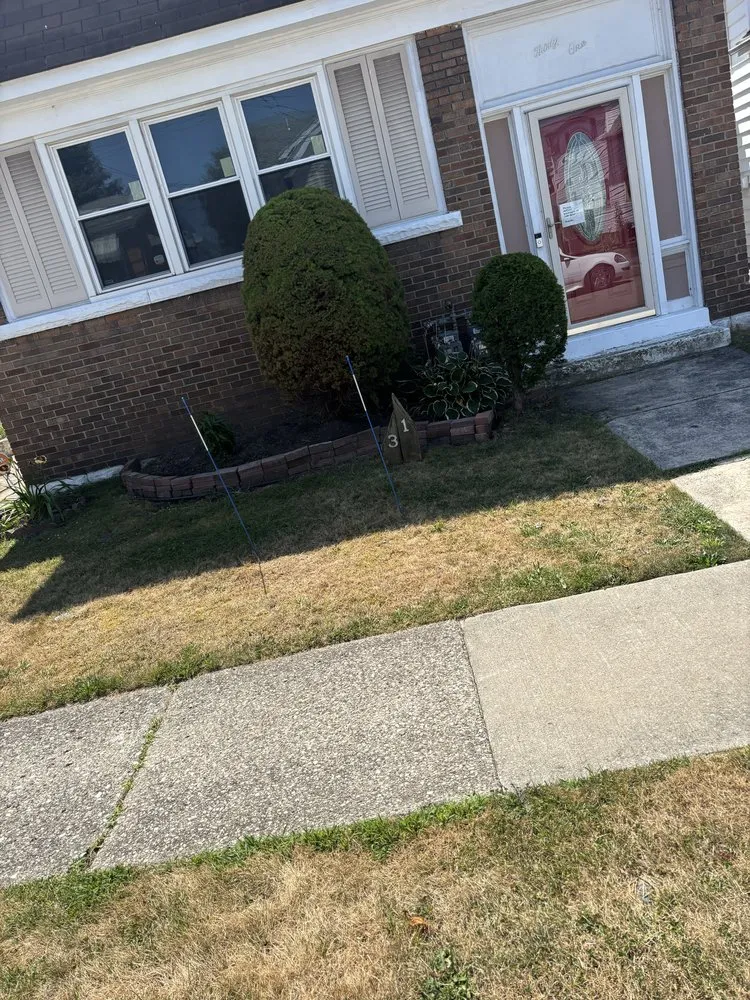 Custom garden landscaping for year-round maintenance across Depew, NY - Everything lovely services