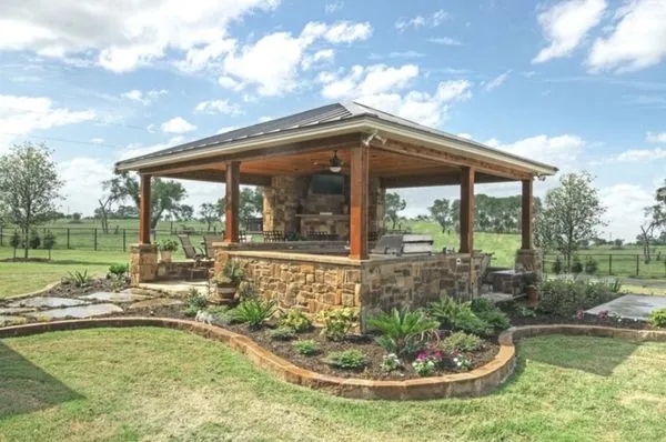 Everything Outdoors Logo