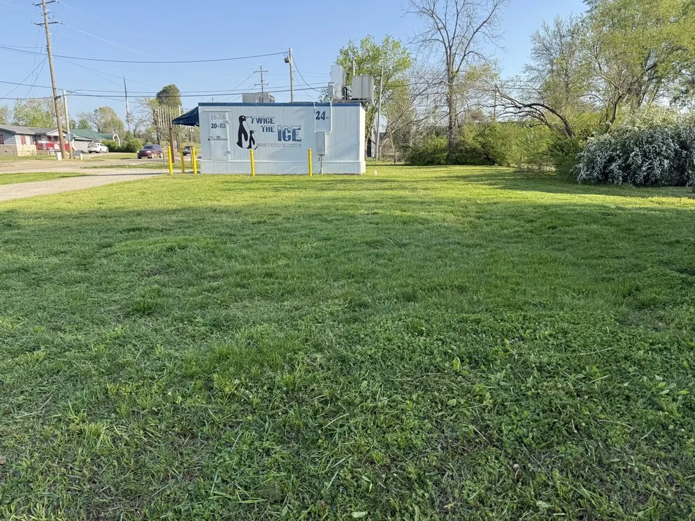 Trusted outdoor landscaping experts serving Yellville, AR - Everything Outdoors