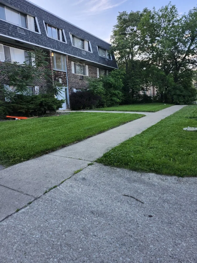 Affordable landscape design in Joliet, IL by Everything Under The Sun Construction