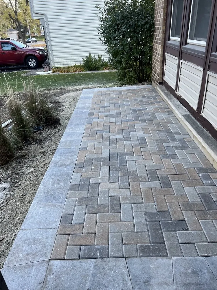 Professional lawn mowing service in Oak Lawn, IL by Evolution Outdoor Living