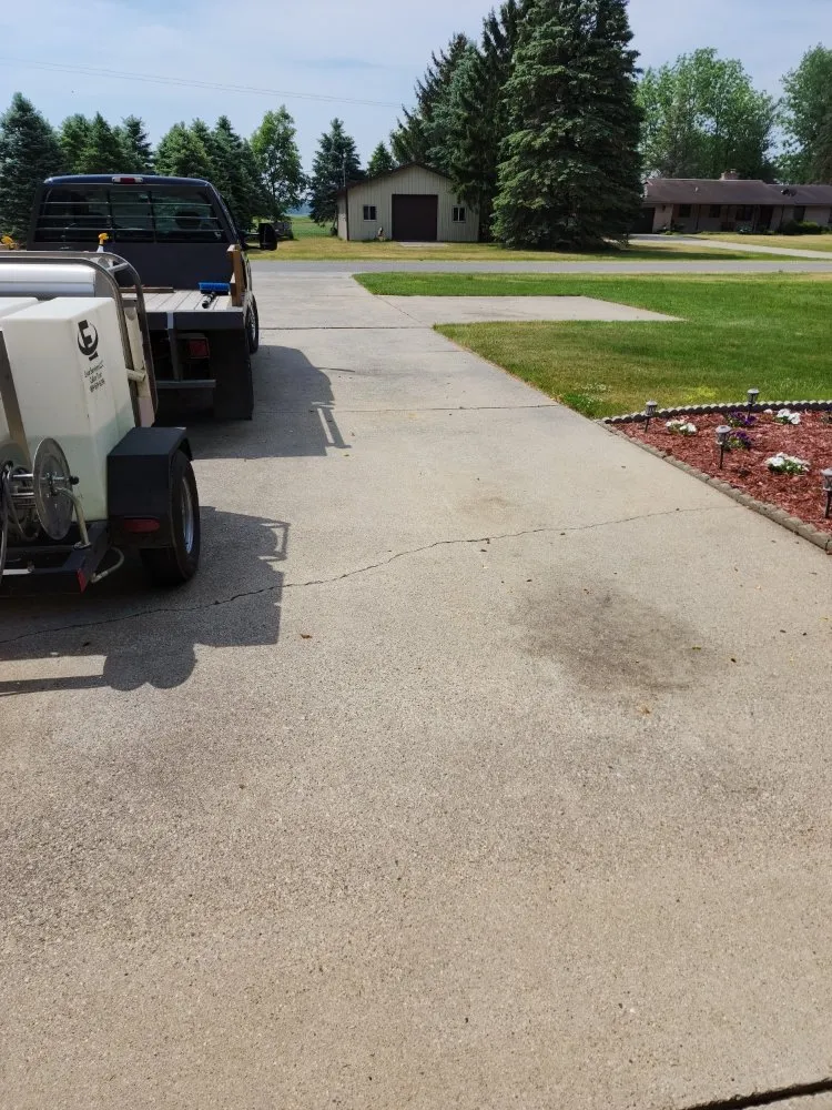 Reliable yard maintenance with custom design in Hemlock, MI by Evon Services
