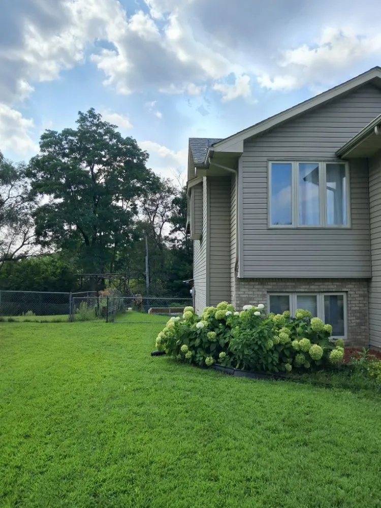 Custom lawn care service in Brooklyn Center, MN by Evon Yards Services