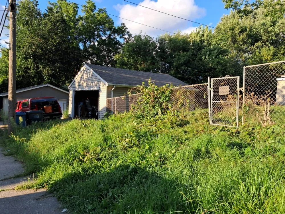 Top-rated yard maintenance in Brooklyn Center, MN - Evon Yards Services