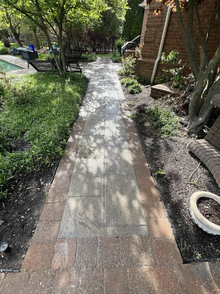 Expert lawn mowing service experts serving Columbus, OH - EVS Home Solutions