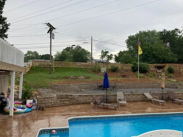 Local landscaping services experts serving Clinton, TN - Ewing Hardscapes