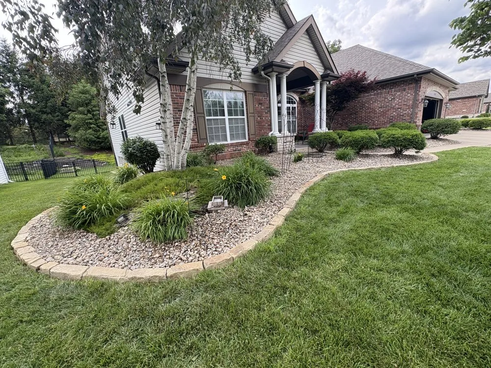 Top-rated lawn care service in Creve Coeur, MO - Excel landscaping
