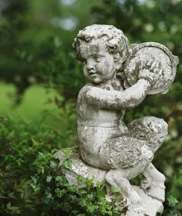 Custom yard maintenance for year-round maintenance in Oak Park, MI by Excell Snow & Turf