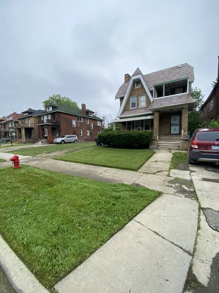 Local yard maintenance in Roseville, MI - Excellence Above All Lawncare Service