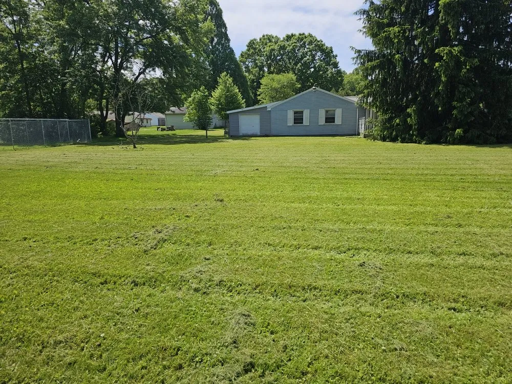 Custom yard maintenance for beautiful yards across Youngstown, OH - Excellent Trim
