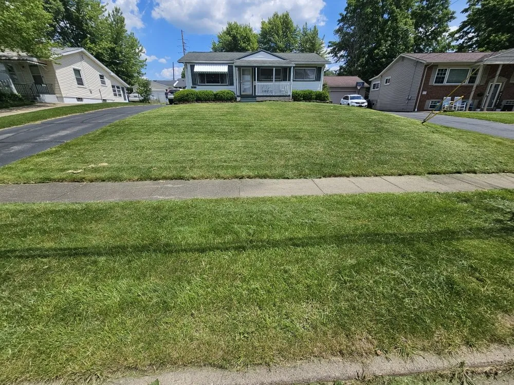 Professional lawn mowing service with custom design across Youngstown, OH - Excellent Trim