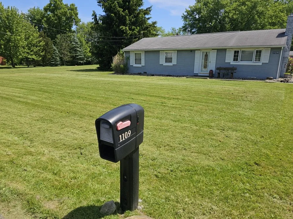 Top-rated yard maintenance with custom design across Youngstown, OH - Excellent Trim