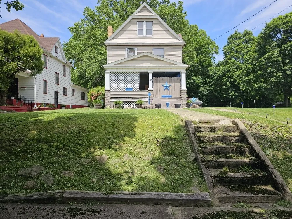 Custom residential landscaping experts serving Youngstown, OH - Excellent Trim