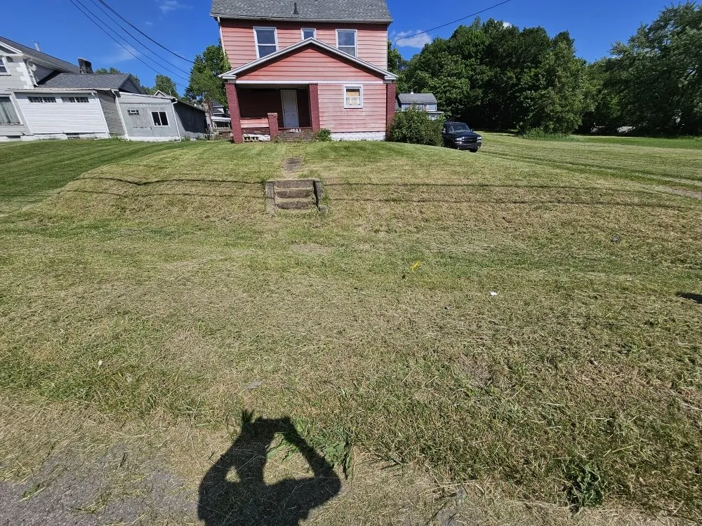 Trusted yard cleanup service for year-round maintenance in Youngstown, OH by Excellent Trim