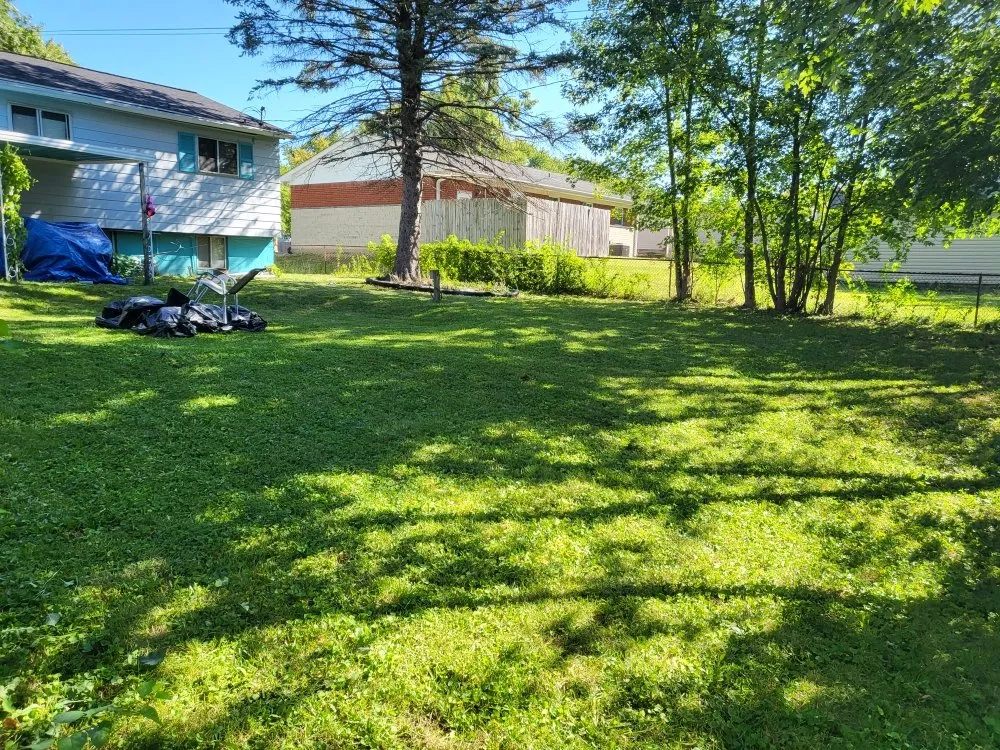 Affordable lawn care service experts serving Indianapolis, IN - Exclusive Cuts by Lionel