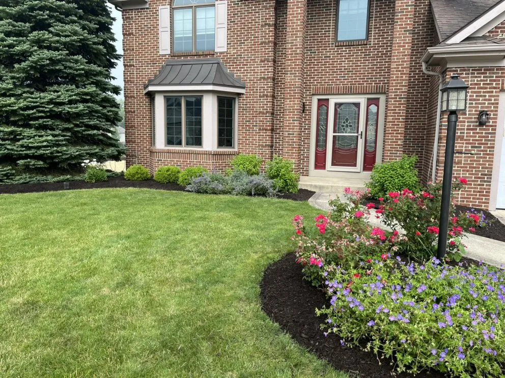 Professional garden landscaping in Fort Wayne, IN by Exclusive Landscape