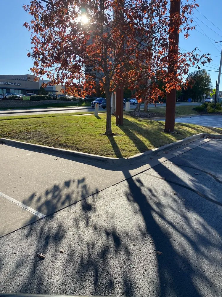 Top-rated garden landscaping in Claremore, OK by Executive Lawn Care