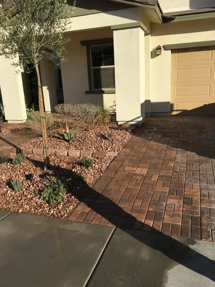 Affordable landscape design in Las Vegas, NV by Exotico Landscapes