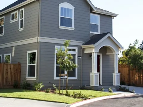 Expert Lawn & Tree Logo