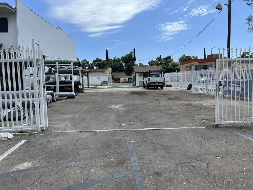 Custom lawn mowing service experts serving Woodland Hills, CA - Experturf Wholesale