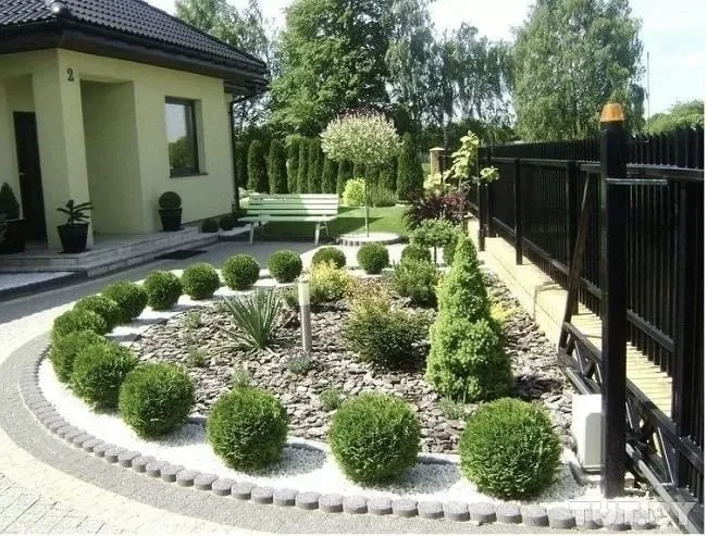 Custom garden landscaping experts serving Flint, MI - Explore Landscaping