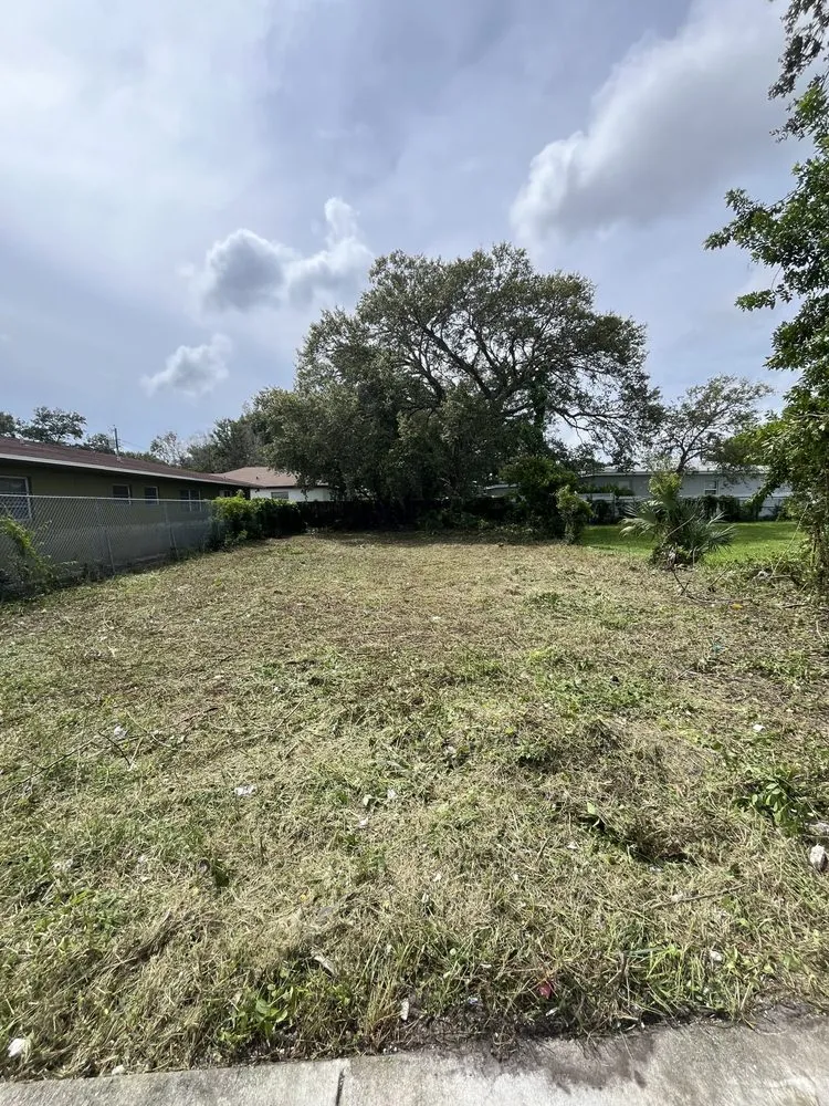 Custom garden landscaping in Davie, FL by Express 1 Landscaping