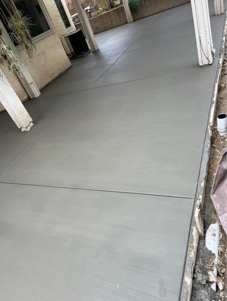 Custom lawn mowing service for beautiful yards in Riverside, CA by Express Junkers