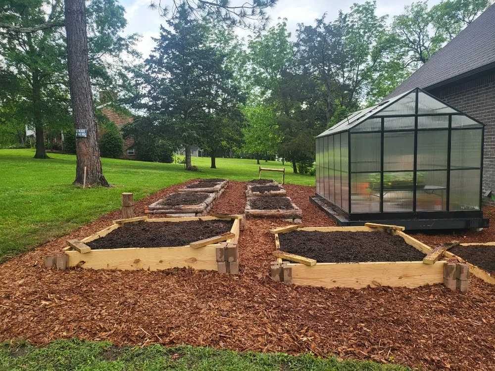 Top-rated yard maintenance experts serving Portland, TN - Express Landscaping