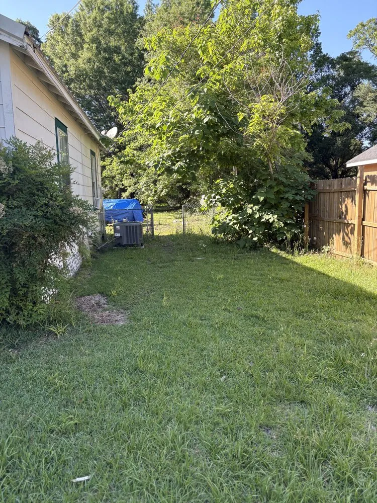 Professional yard maintenance in Bay Minette, AL by Express Lawn Service
