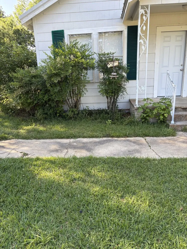 Top-rated garden landscaping in Bay Minette, AL by Express Lawn Service