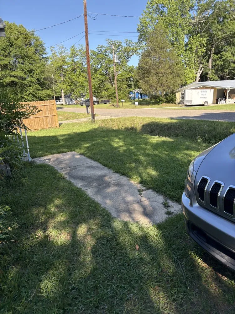 Top-rated lawn care service in Bay Minette, AL - Express Lawn Service