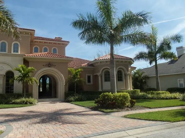 Custom residential landscaping in Saint Petersburg, FL - Express Lawn Service