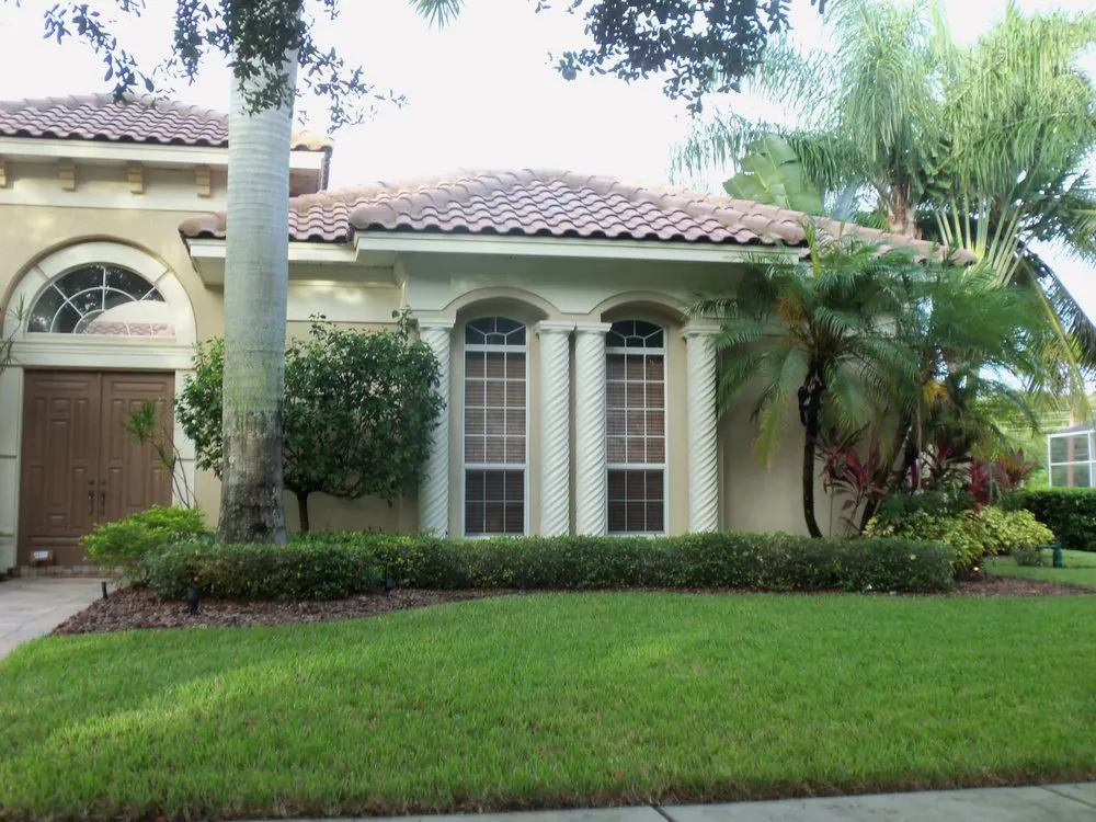 Custom yard maintenance for year-round maintenance in Saint Petersburg, FL by Express Lawn Service