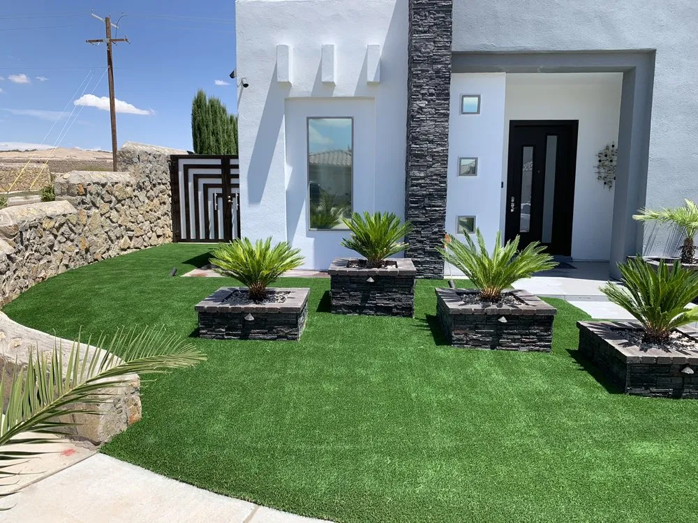 Professional yard cleanup service for homes in Horizon City, TX by Express Synthetic Grass