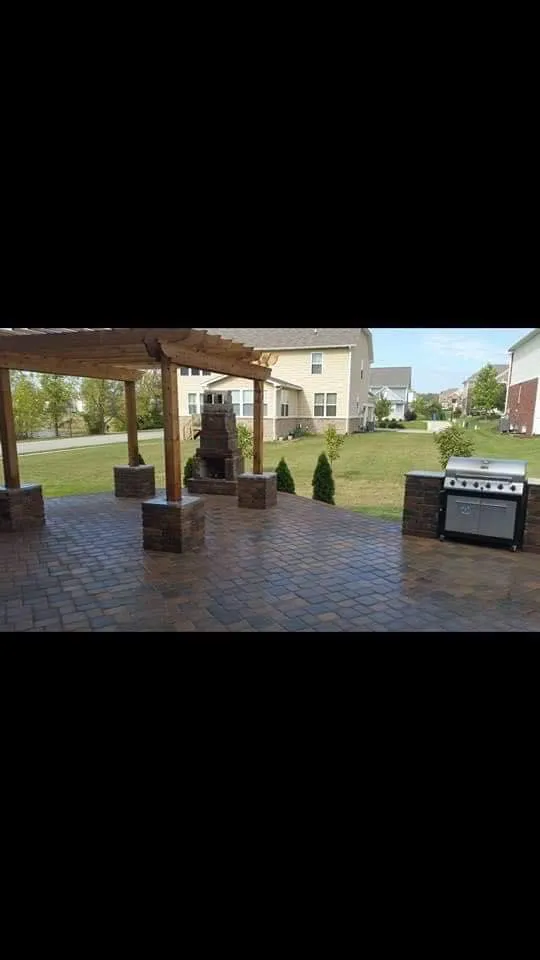 Professional yard maintenance experts serving Indianapolis, IN - Exquisite Scapes