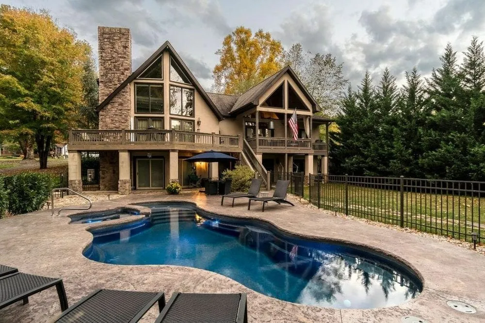 Custom yard maintenance in Novelty, OH - Exscape Designs