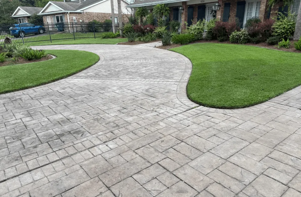Affordable outdoor landscaping in Belle Chasse, LA - Extensive Lawns