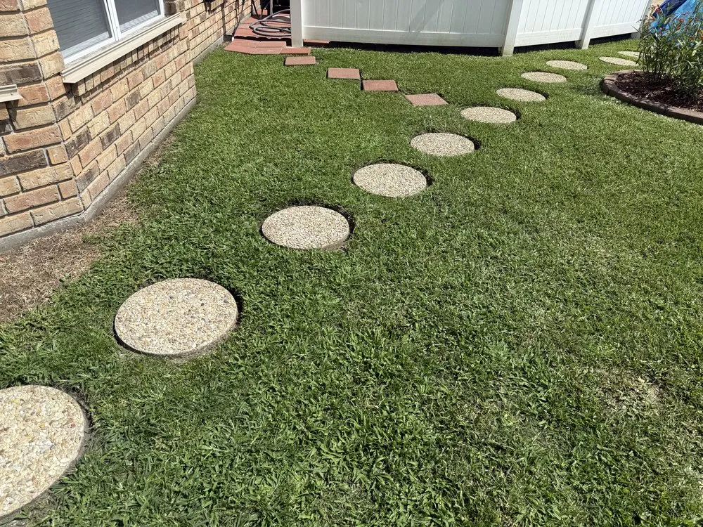 Trusted lawn mowing service with custom design in Belle Chasse, LA by Extensive Lawns