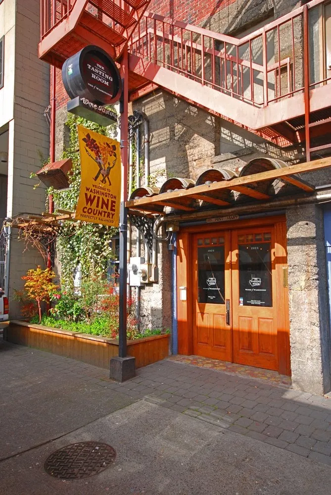 Affordable landscaping services with custom design in Seattle, WA by Exteriorscapes