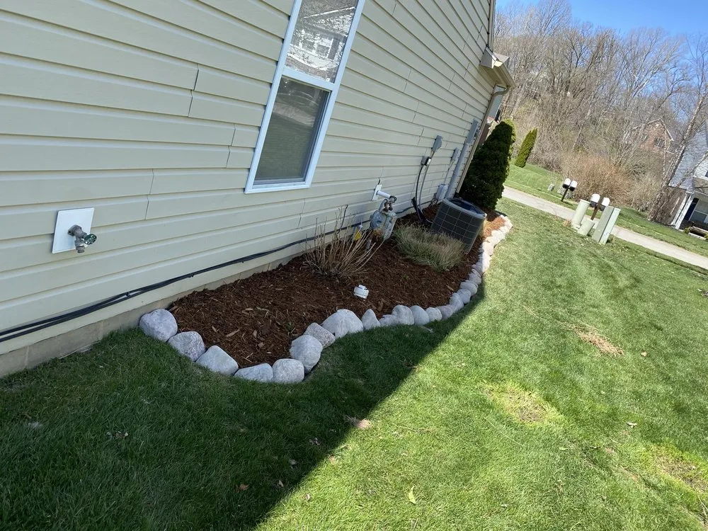 Professional landscaping services in Indianapolis city, IN by Extra Green Grass